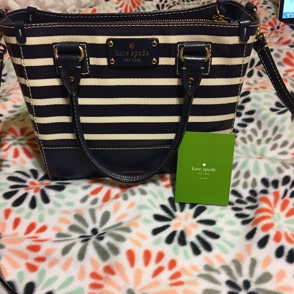 Kate Spade Small Quinn Purse - Picture 1 of 3