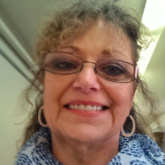 Meet your Posher, Edie - Picture 1 of 1