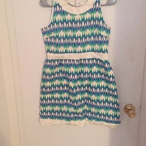 Sleeveless Julie brown patterned dress.