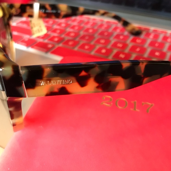 Authentic VALENTINO SUNGLASSES 💜 - Picture 3 of 4