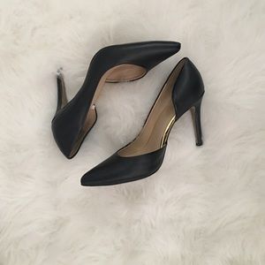Classic black pump