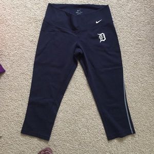 Detroit Tigers cropped workout leggings Nike