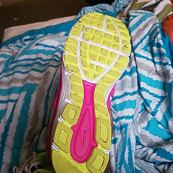 Nikes - Picture 3 of 3