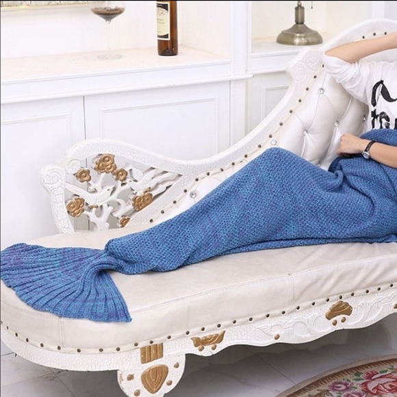 Mermaid Tail Blanket - Picture 3 of 4