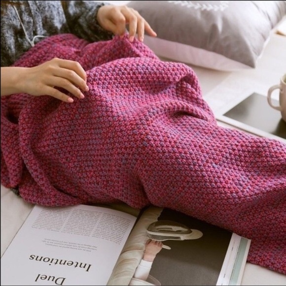 Mermaid Tail Blanket - Picture 4 of 4