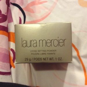 Laura Mercier powder
