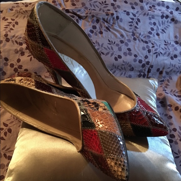 Multi color imitation snake skin mid pumps