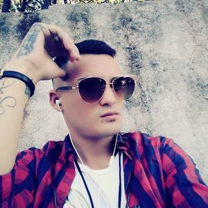 Meet your Posher, Jorge angel n