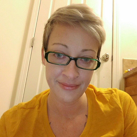 Meet your Posher, Khara - Picture 1 of 1