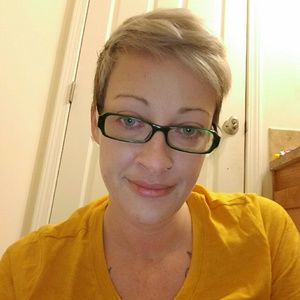 Meet your Posher, Khara