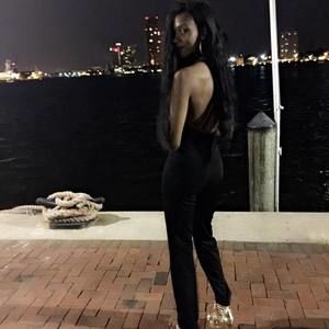 Meet your Posher, Joelle