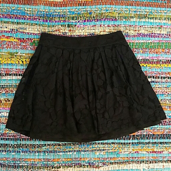Ann Taylor LOFT Floral Black Lace Skirt SZ 2P