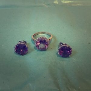 Gold band ring with 2 sets of matching earrings