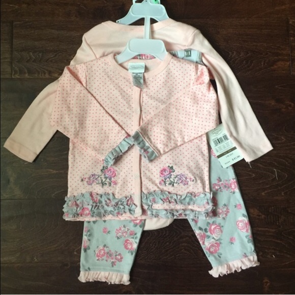 🆕 Listing!!! 3️⃣ PC infant girl's set!!☃️