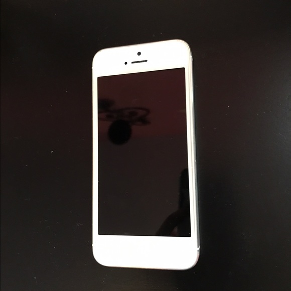 Silver and White iPhone 5s - Picture 2 of 3