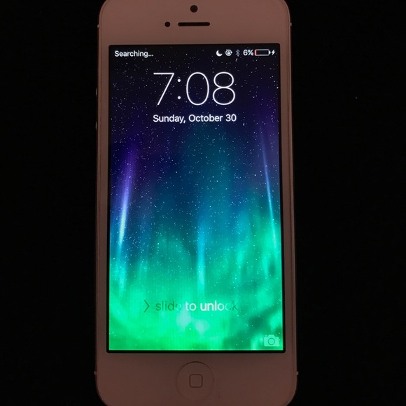 Silver and White iPhone 5s - Picture 3 of 3