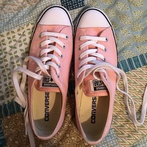 Light pink converse 💕
