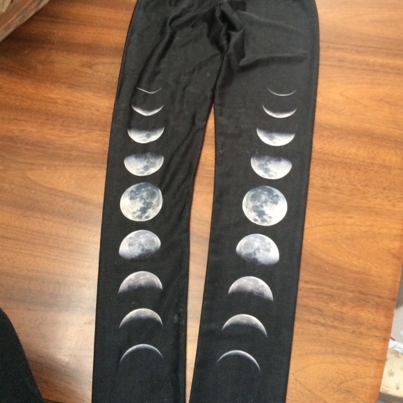 romwe phases of the moon leggings. Silky material.
