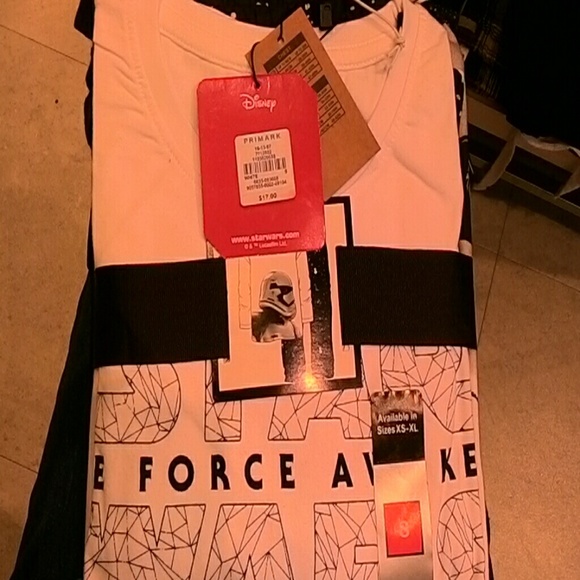 Am selling a lion slipper, PJs and a rope - Picture 3 of 4