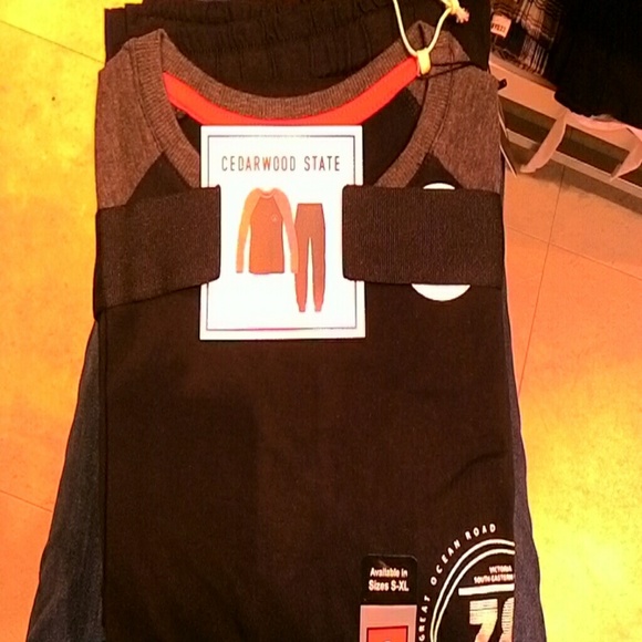 Am selling a lion slipper, PJs and a rope - Picture 4 of 4