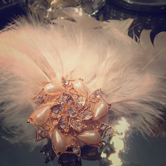 💎REAL FEATHER BROOCH FOR THE HAIR💎 3 IN STOCK!!