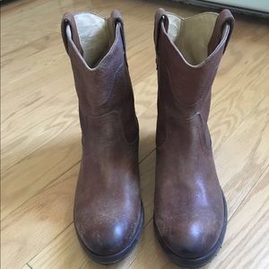 Frye distressed short cowboy boots size 6