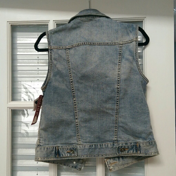 Light Wash Denim Vest - Picture 4 of 4