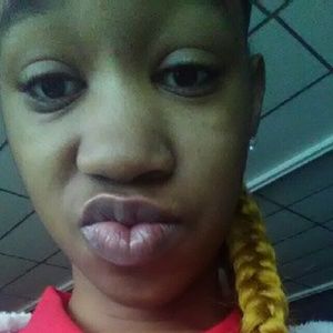 Meet your Posher, Ameka