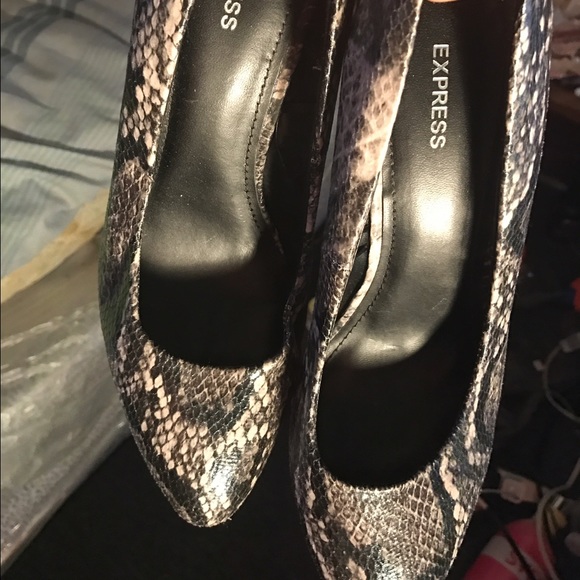Super sale on wedges python/ snake print