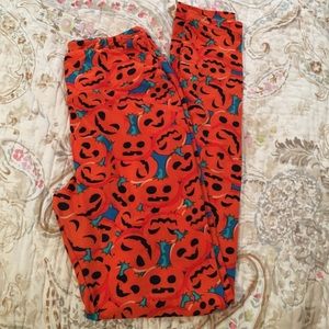 LuLaRoe Jack-o-lantern Halloween leggings.