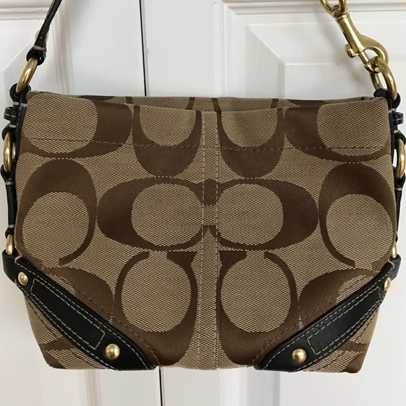 Authentic Signature Coach handbag. - Picture 4 of 5