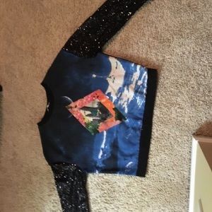 Graphic sweatshirt w/ sequin sleeves