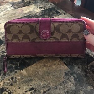 Coach Zipper Wallet! *Final Price Drop*