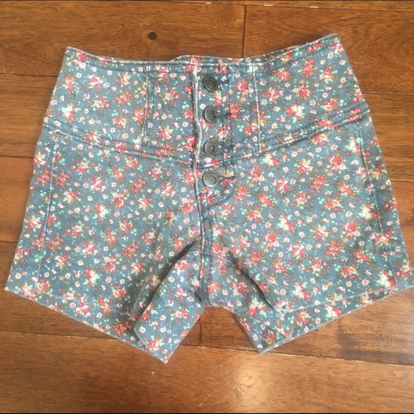 High waisted floral denim shorts (0)