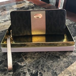 Michael Kors Wallet/Wristlet!  *Final Price Drop*