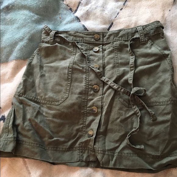 Gap skirt