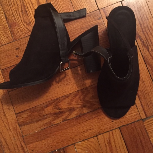 Ankle strap thick heels shoes