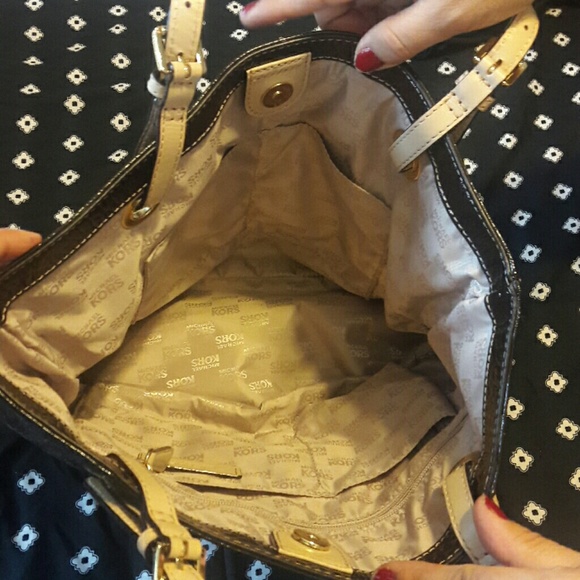 Mk handbag - Picture 4 of 5