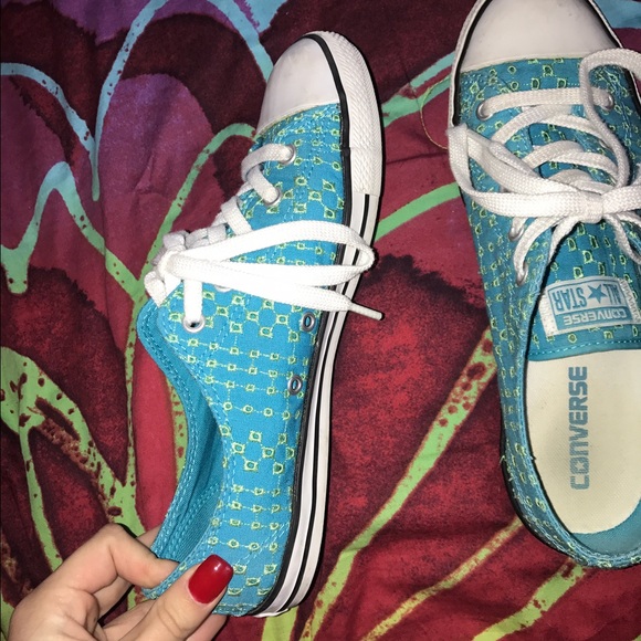 Converse - Picture 2 of 2