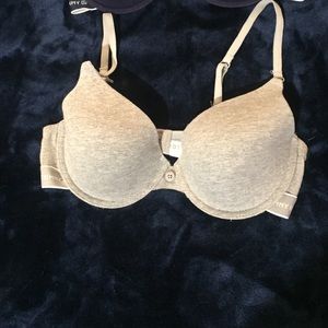 2 tommy hilfiger bras