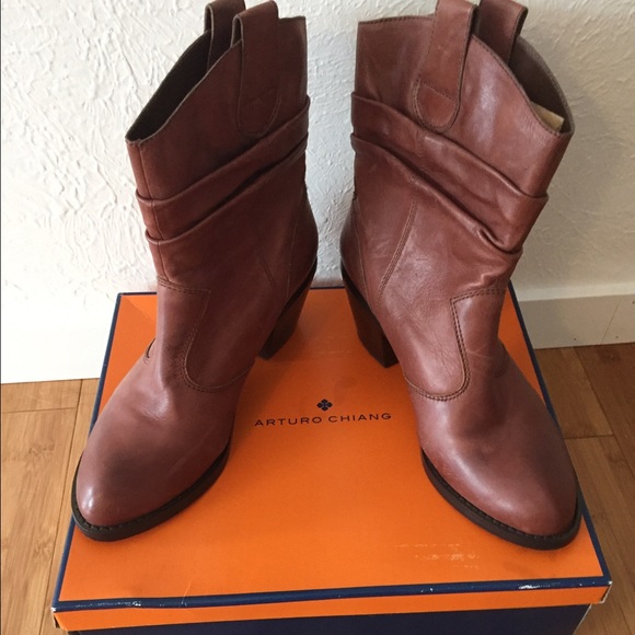Arturo Chiangmai boots, whiskey color, brand new!