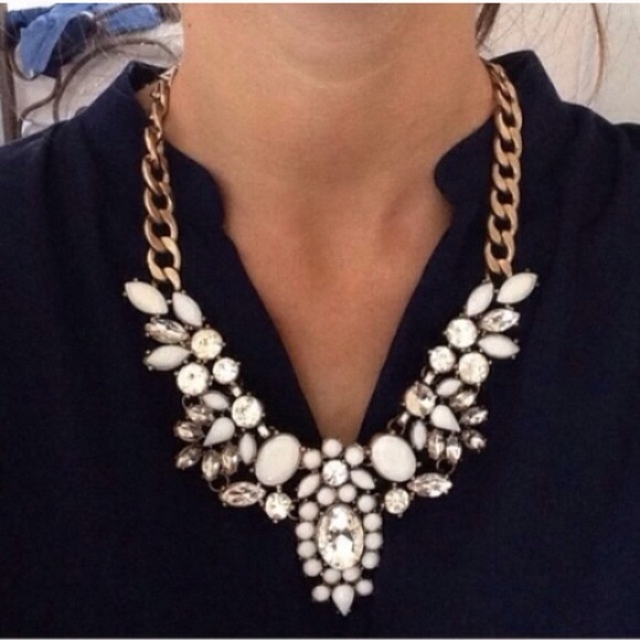 Crystal White Floral Statement Necklace Gold Chain - Picture 2 of 2