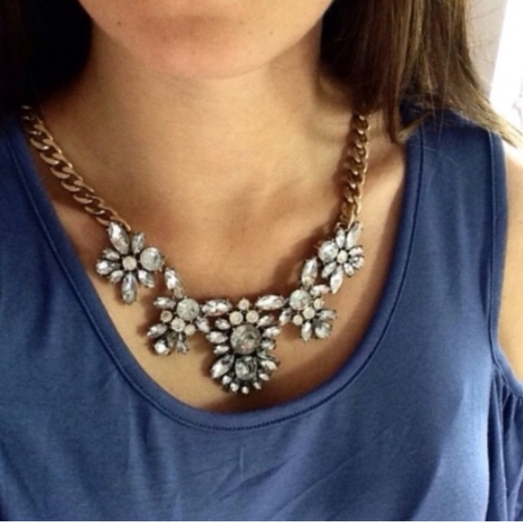 🌺BESTSELLER🌺 Crystal Clear Floral Necklace - Picture 2 of 4