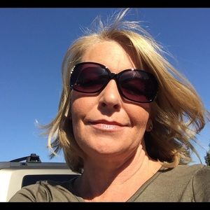 Meet your Posher, Debra