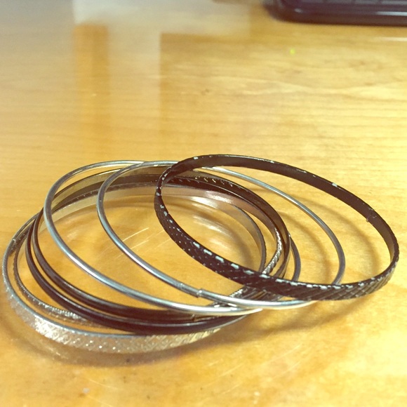 Women's metal bangle set