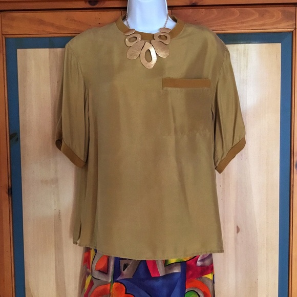 Wonderful Vintage Gold Silk T-Shirt Top - Picture 2 of 5