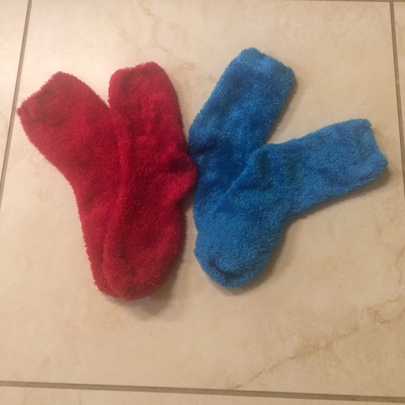 Two pair of fuzzy socks - Picture 1 of 4