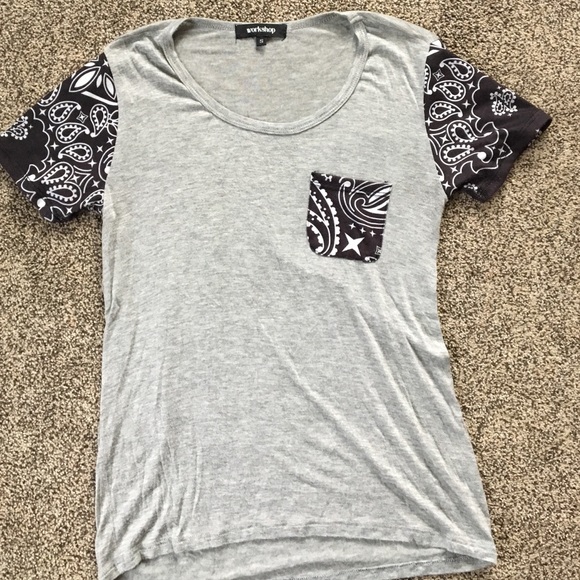 Zumiez gray scoop neck tee, bandana detail