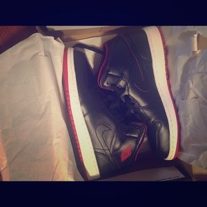 ** NWT** AUTHENTIC Jordan 1s Black/Red/White Sz 7