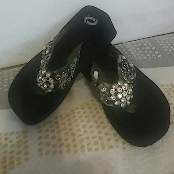blinged camo flip flops